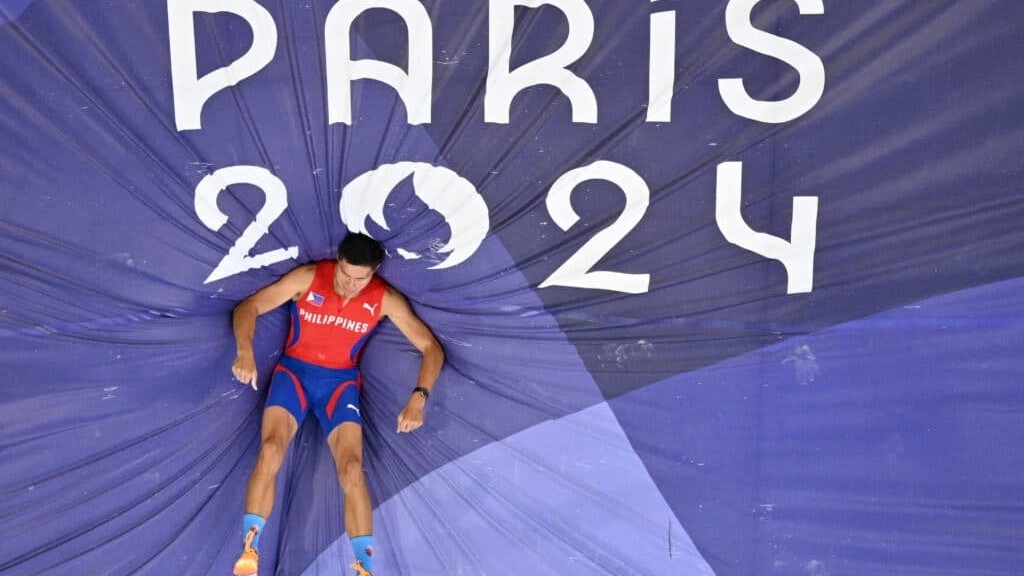 Obiena misses pole vault podium in Paris